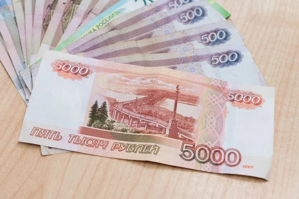 Продавец алкомаркета стащил из сейфа на работе деньги ради игры в онлайн-казино.