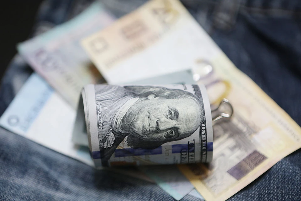 Нацбанк Беларуси озвучил курс доллара и курс евро на выходные 23 и 24 марта 2024 года.