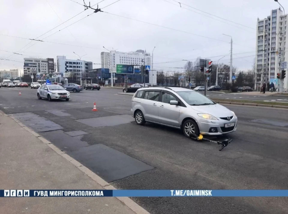 В Минске водитель легковушки сбила мужчину, пересекавшего переход на электросамокате. Фото: телеграм-канал УГАИ ГУВД Мингорисполкома