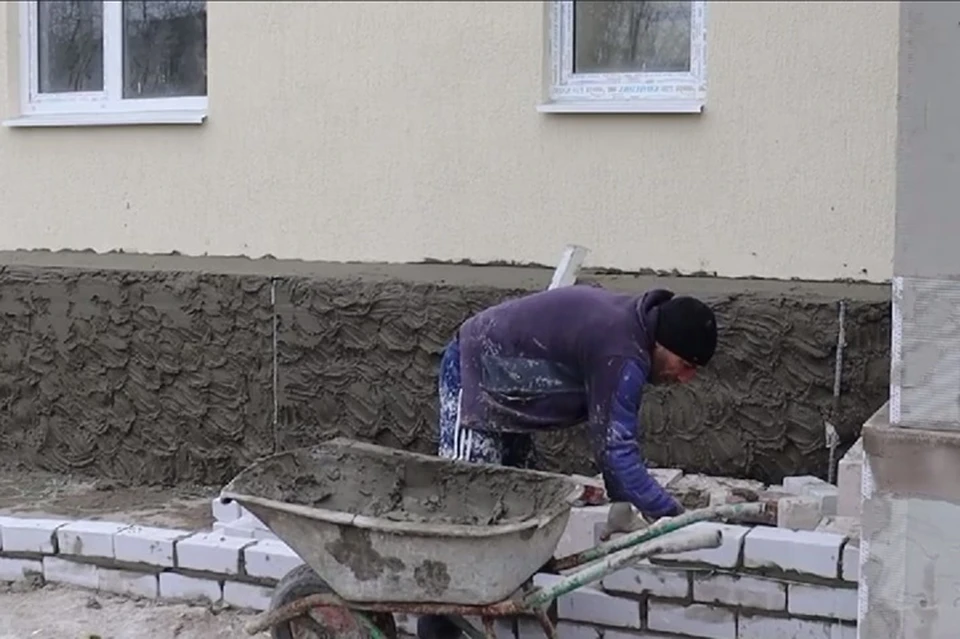 В Антраците строители из Калмыкии восстановили здание городского архива на 95%. Фото - администрация Антрацита