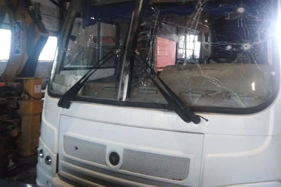 ВСУ обстреляли автобус с рабочими, которые возвращались со смены. Фото - администрация Лисичанска