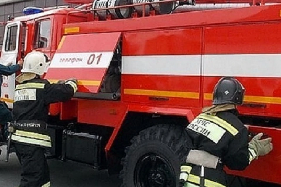 Огонь локализовали, обошлось без пострадавших.