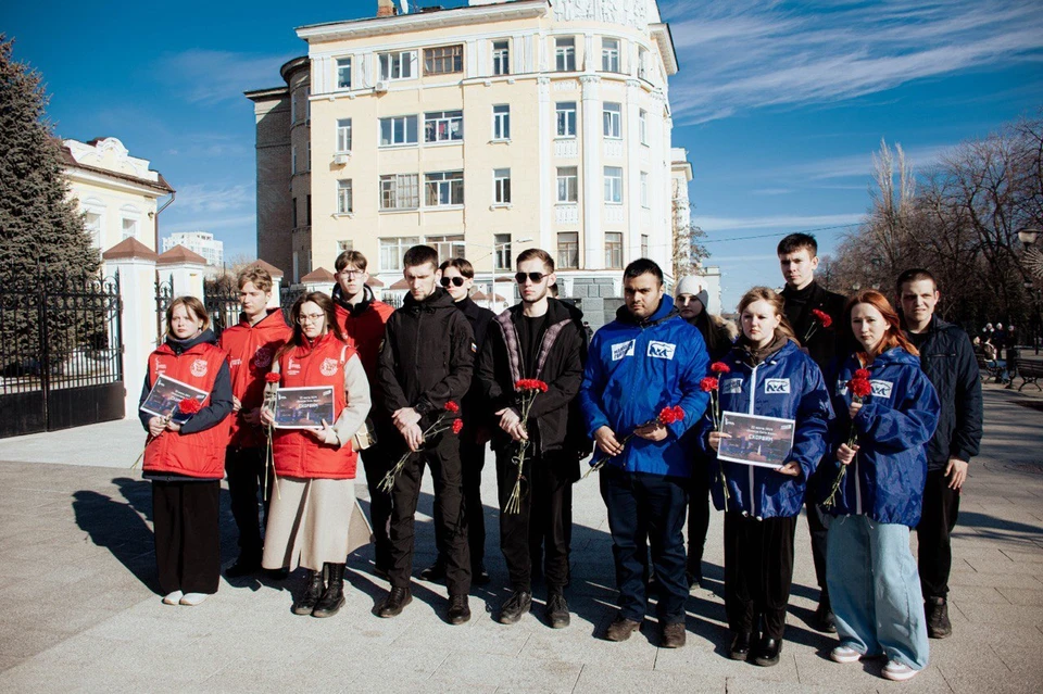 Саратовские активисты почтили память погибших в «Крокус Сити Холл»