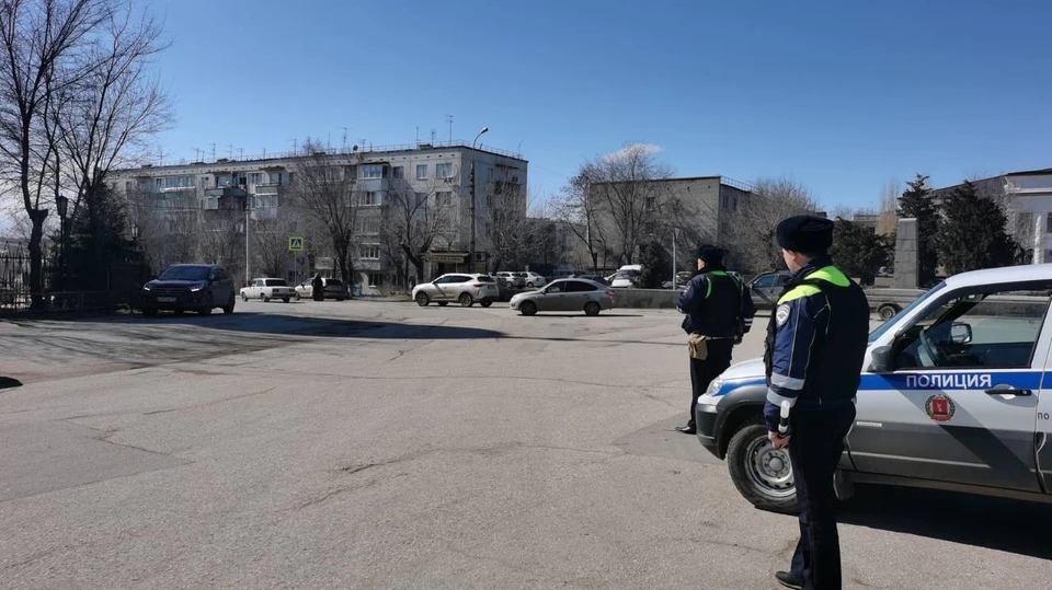 В Городище полиция досматривает подозрительные авто. Фото: администрация Городищенского района.