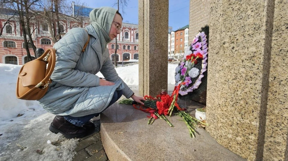 Пермяки организовали мемориал погибшим в Сквере Уральских добровольцев