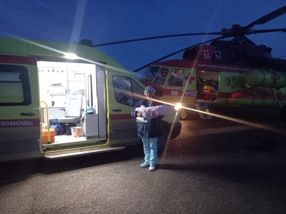 Фото: Новорожденную двойню доставили из Аткарска в Саратов на вертолете