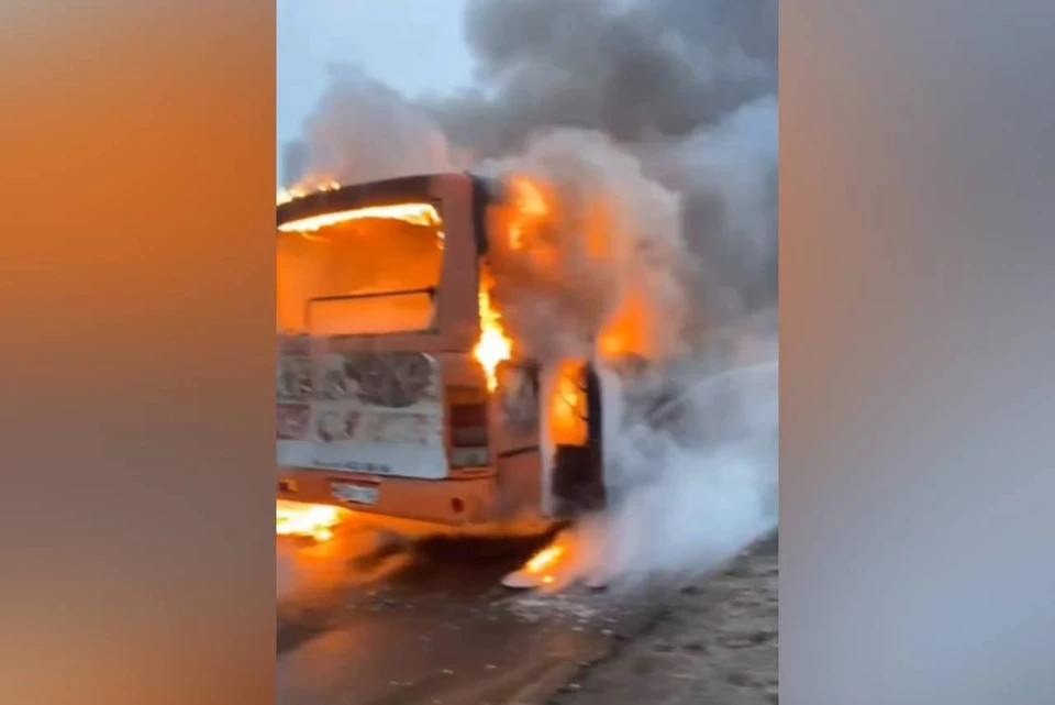 Автобус загорелся на Стрелке в Нижнем Новгороде 24 марта