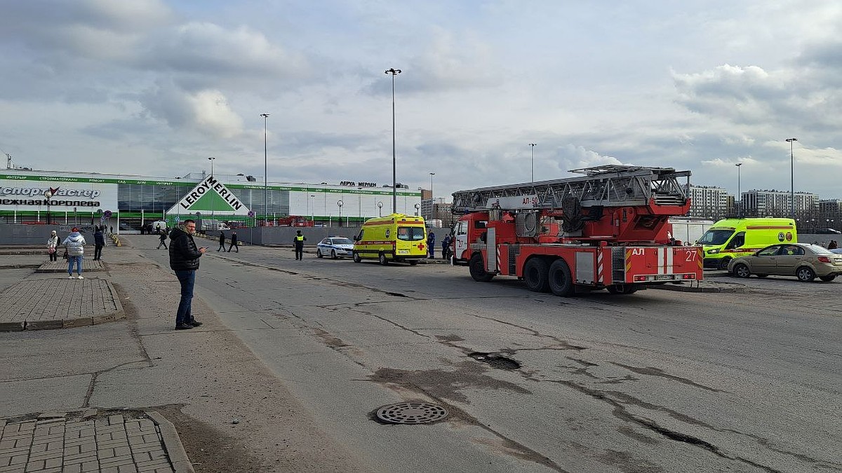 Посетителей эвакуировали из ТРК «Лондон Молл» в Петербурге - KP.RU