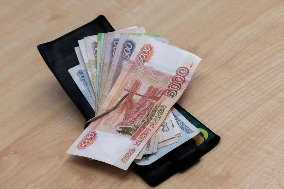 Петербурженка похитила с карты пенсионерки 3,5 млн рублей.