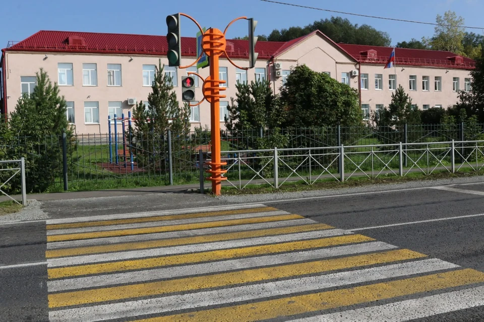 В Кузбассе модернизируют школьные пешеходные переходы. Фото - АПК.