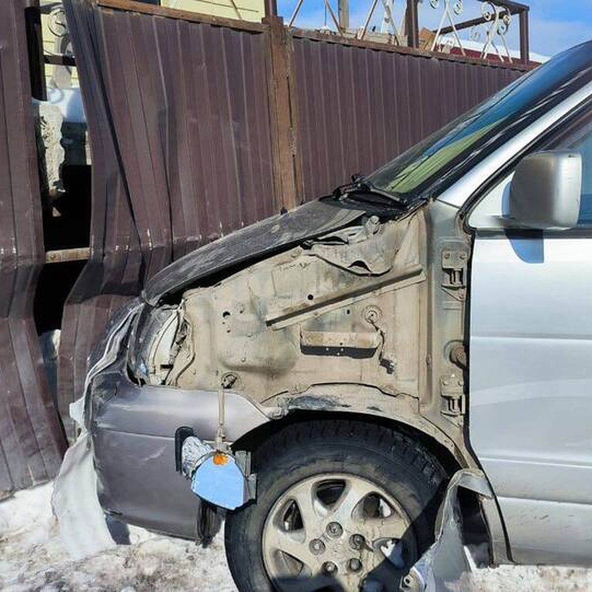 Выжил в ДТП, но умер в тот же день: водитель скончался от сердечного  приступа в машине скорой в Якутии - KP.RU