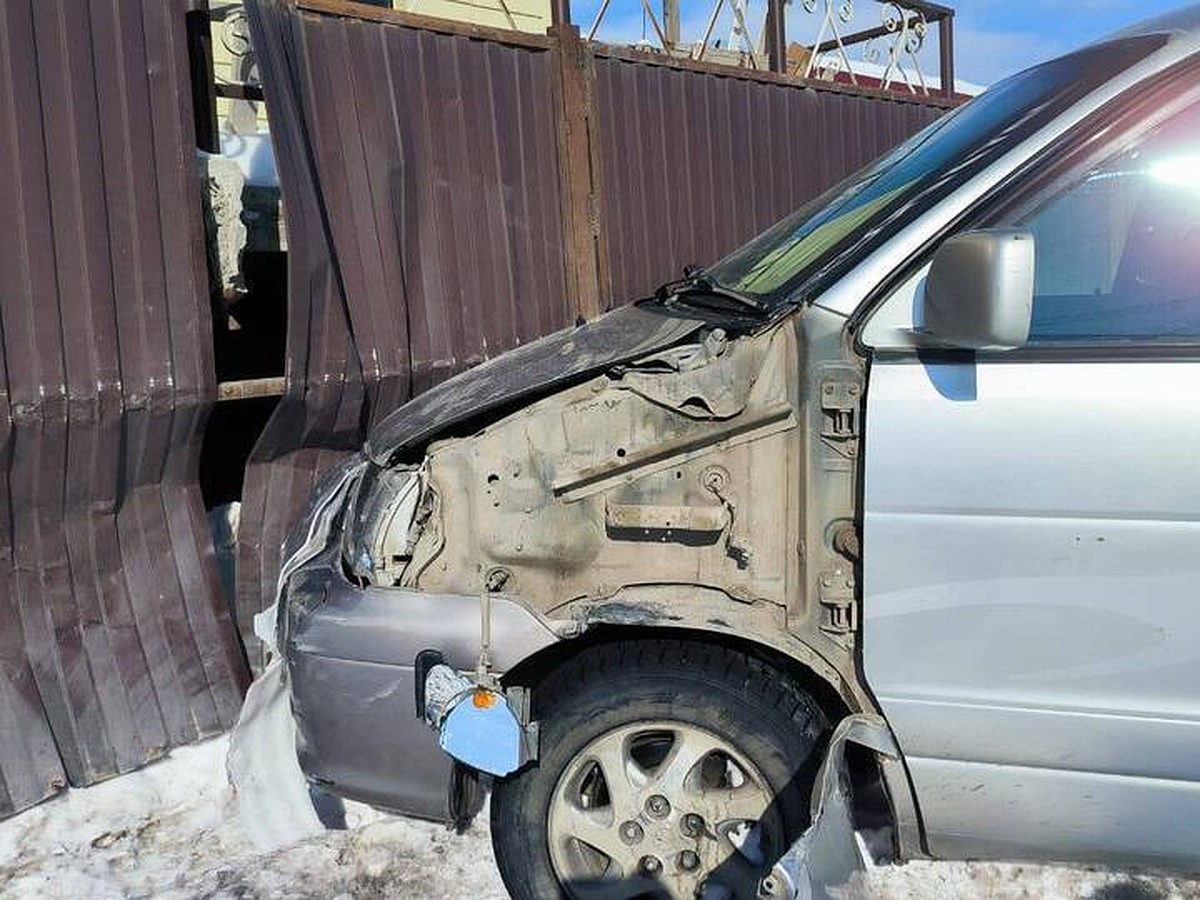 Выжил в ДТП, но умер в тот же день: водитель скончался от сердечного  приступа в машине скорой в Якутии - KP.RU