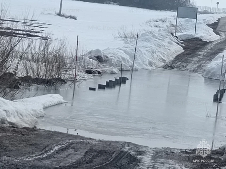В Ульяновской области затопило низководный мост через Буругну | ФОТО: ГУ МЧС России по Ульяновской области