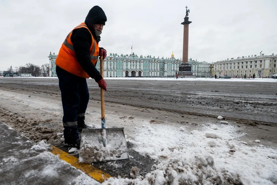 1 960 домов с нарушениями уборки снега и наледи выявили в Петербурге за зиму.