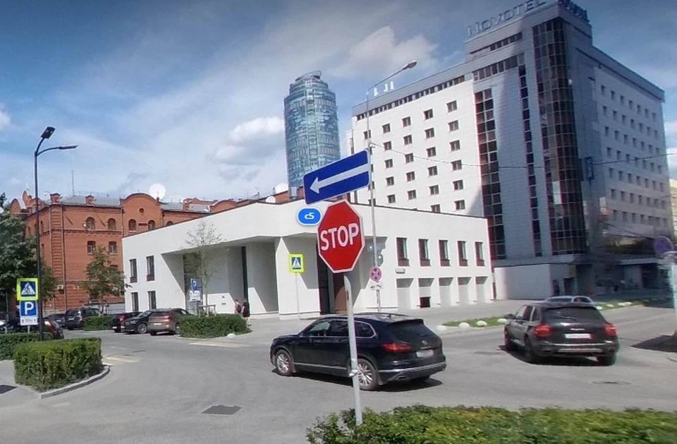 Сейчас на перекрестке размещен двухуровневый паркинг. Фото: сервис Яндекс.Карты