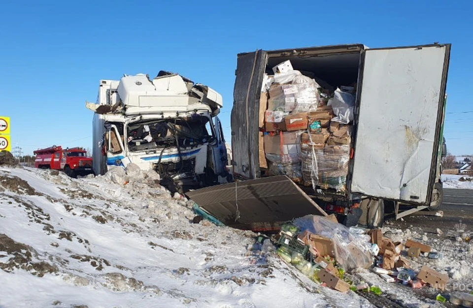 Два грузовика столкнулись недалеко от села Ильинское