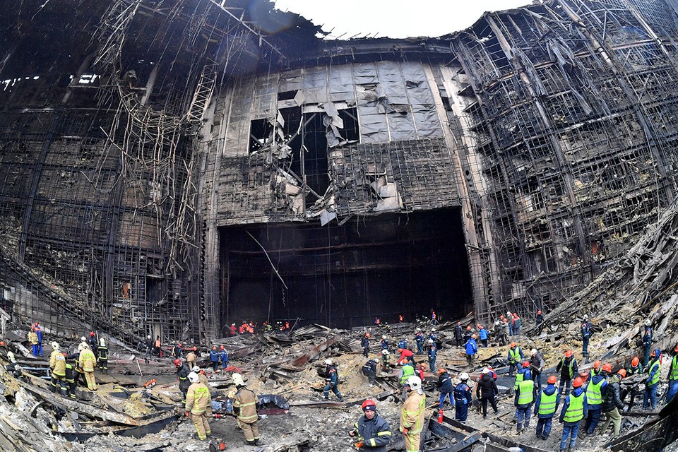Теракт в «Крокусе» разбил звезд на два лагеря: идут дискуссии о судьбе разрушенного концертного зала