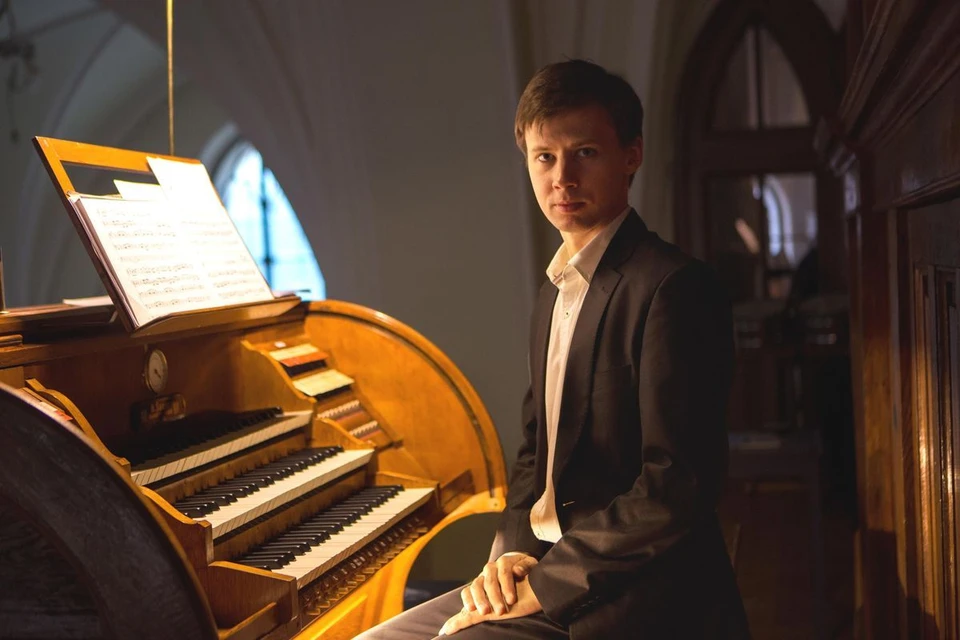 Известный петербургский органист, лауреат и дипломант международных конкурсов Егор Колесов выступит в Филармонии Кузбасса.