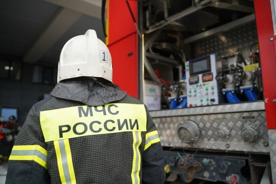 В усинском поселке Парма произошел пожар в офисном здании.
