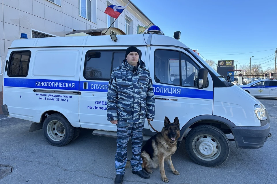 В Липецкой области полицейские проводили на пенсию служебную собаку Магната