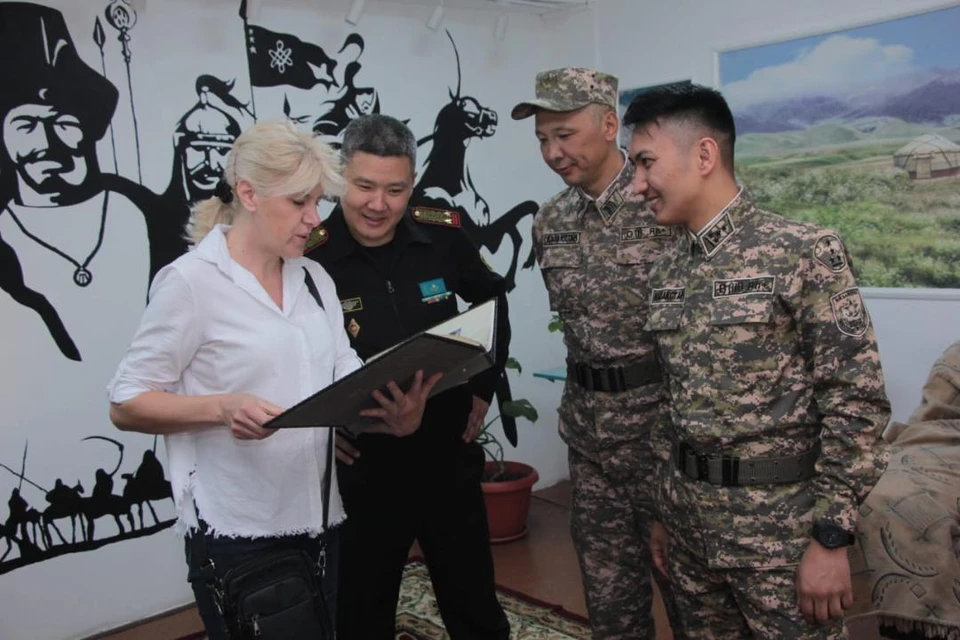 Представители общественного объединения Комитета солдатских матерей регулярно посещают воинские части и военные учебные заведения для оказания помощи и поддержки военнослужащих.