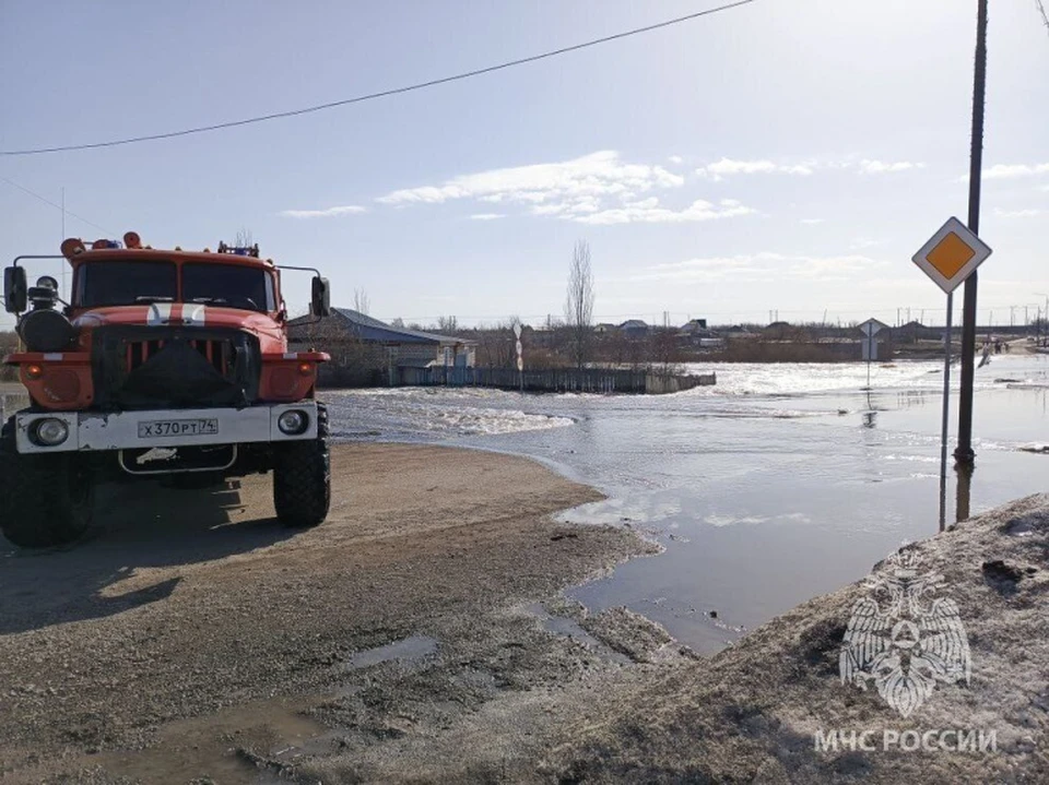 Под Челябинском почти 50 частных участков затопило из-за разлива реки. Фото: пресс-служба МЧС региона