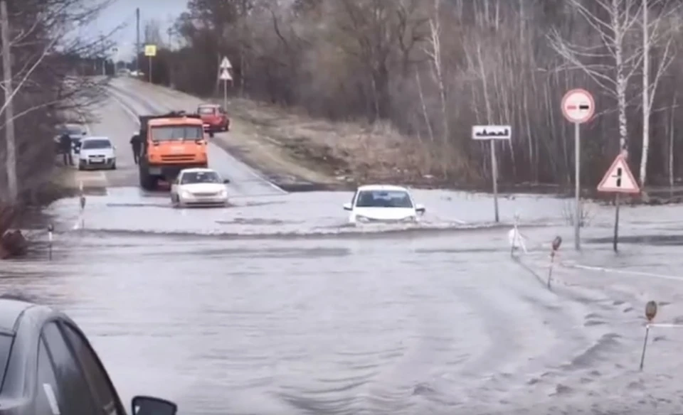 Закрыт проезд на дороге между Плетеневкой и Росвой
