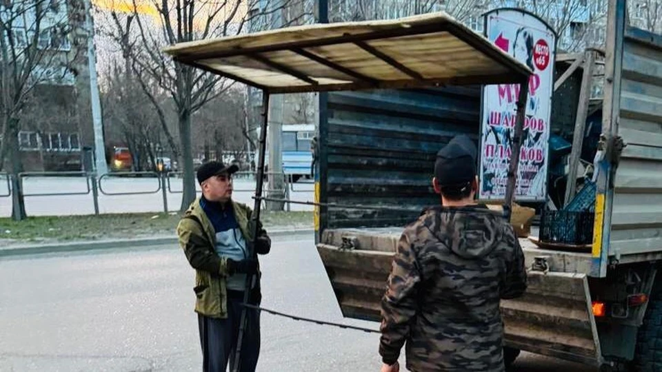 Рано утром 4 апреля специалисты нагрянули на Кировский рынок