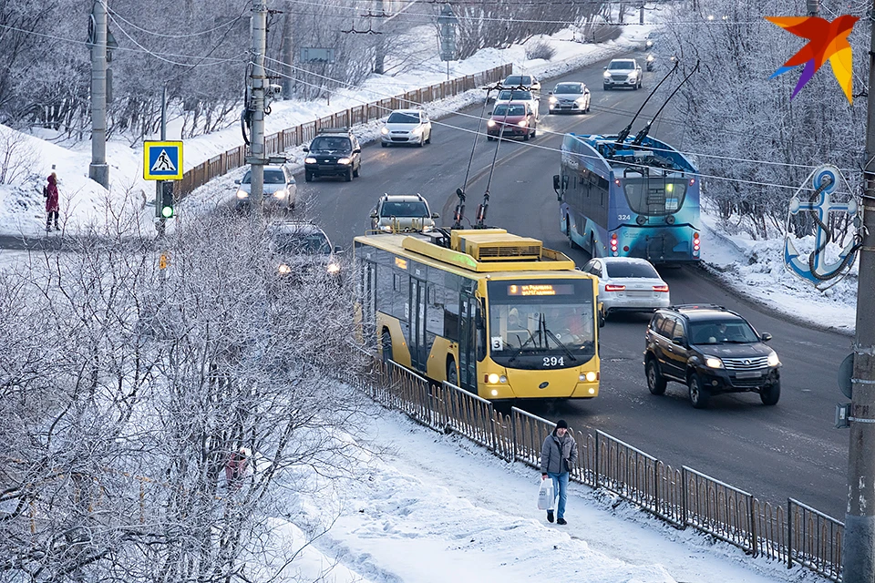 Днем 5 апреля в Мурманске на улице Кооперативной произошло ДТП с участием общественного транспорта.