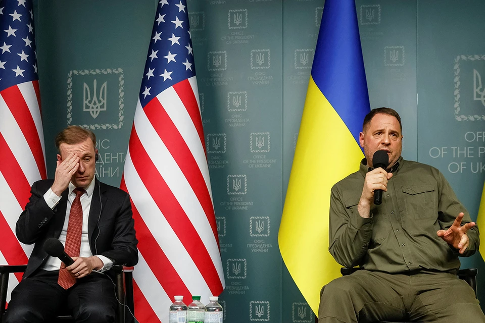 Глава администрации Зеленского Андрей Ермак в интервью Politico заявил: для Украины приближается «критический момент» из-за перерыва в американской помощи.