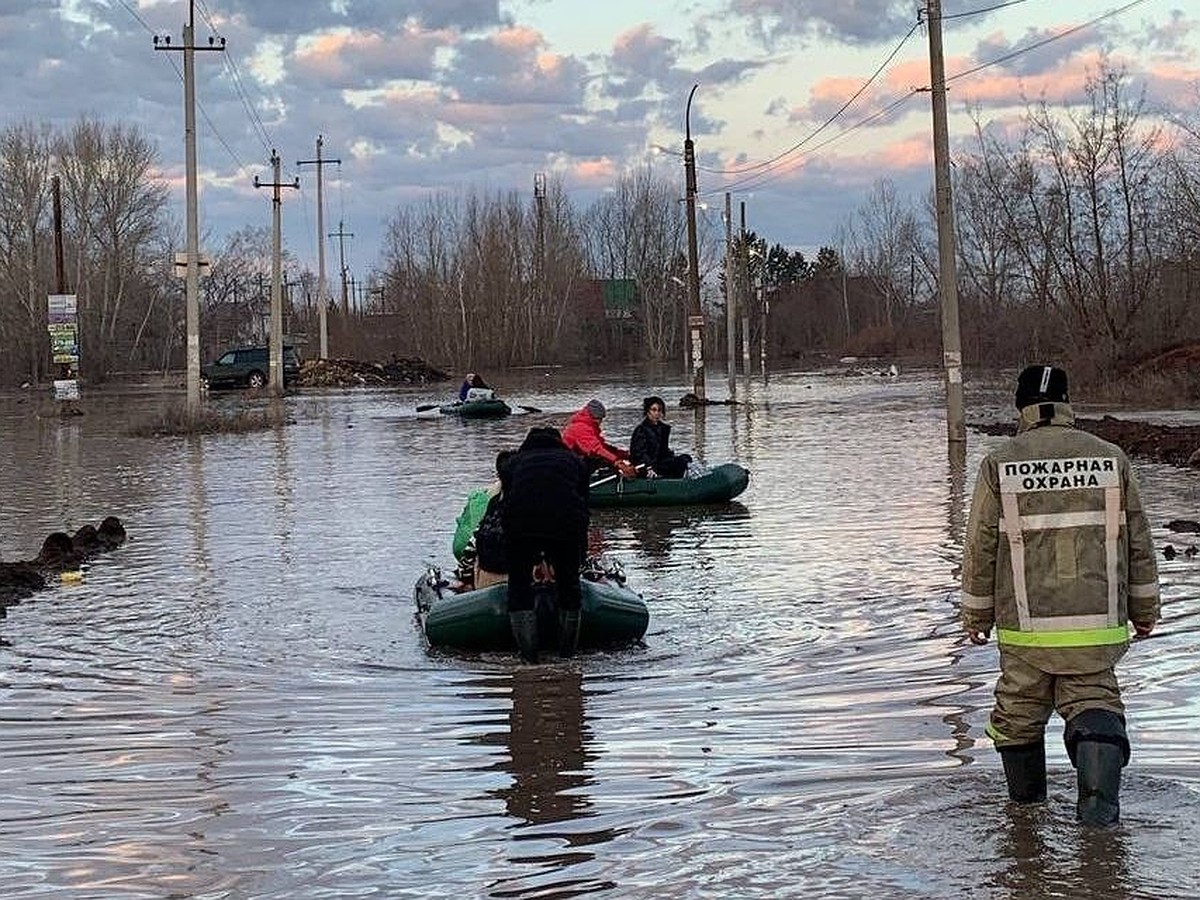 В Оренбурге продолжает повышаться уровень Урала - KP.RU