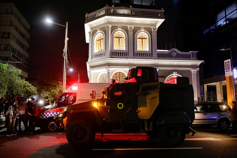 Штурм иностранного посольства в Эквадоре спровоцировал международный конфликт