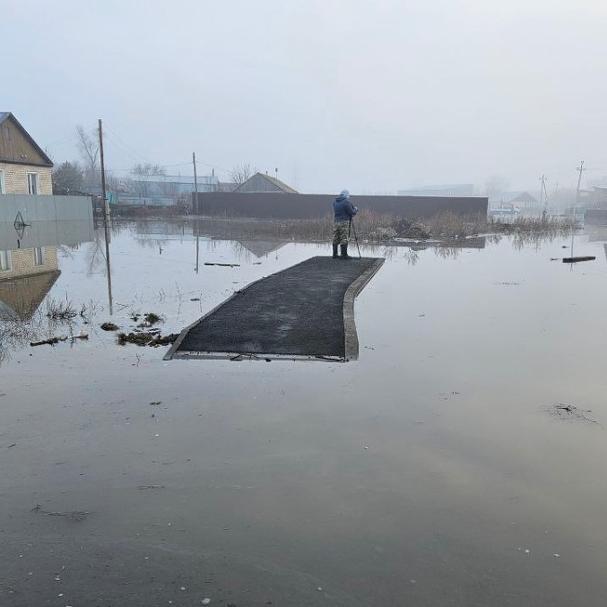 Уровень воды в Урале под Оренбургом вырос до 978 сантиметров и продолжает  расти - KP.RU