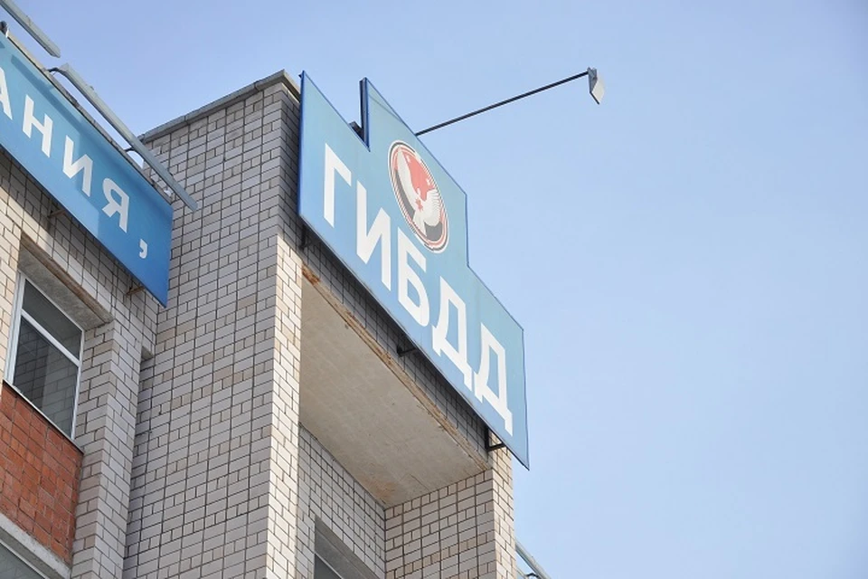 Полицейским пришлось стрелять по колесам, чтобы остановить пьяного гонщика. Фото: архив редакции.