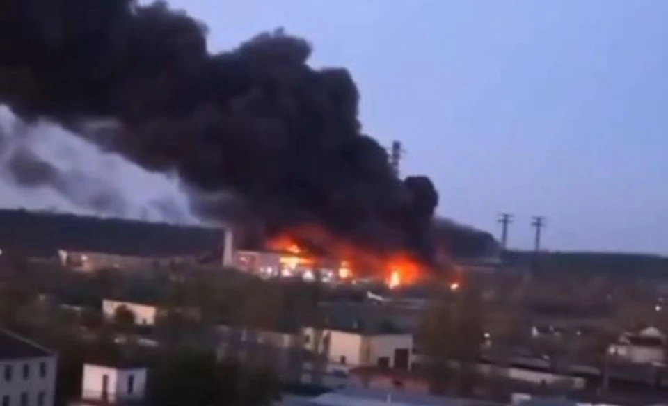 Видео пожара на Трипольской ТЭС под Киевом после ночного удара появилось в Сети