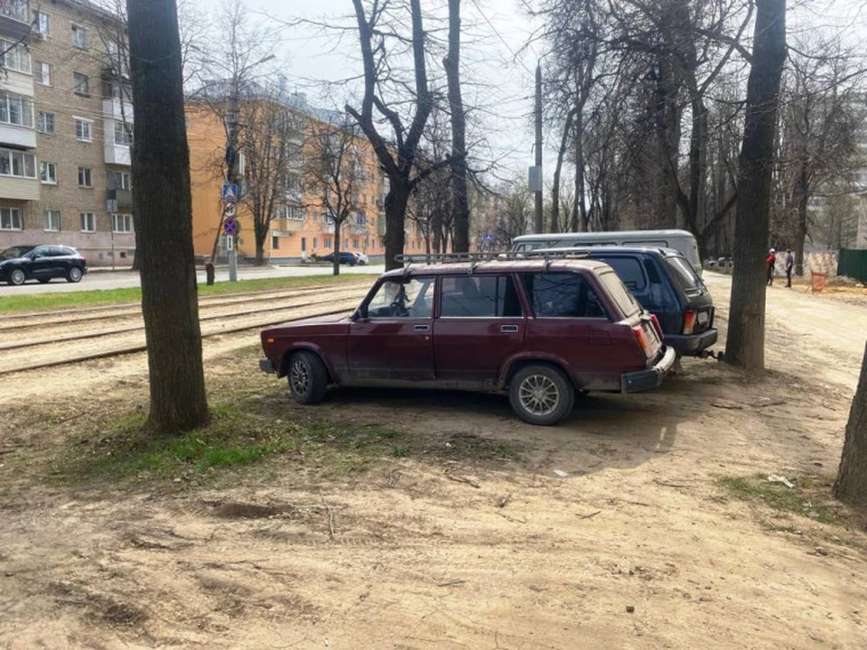 В Туле прошел рейд по парковкам на озелененных территориях