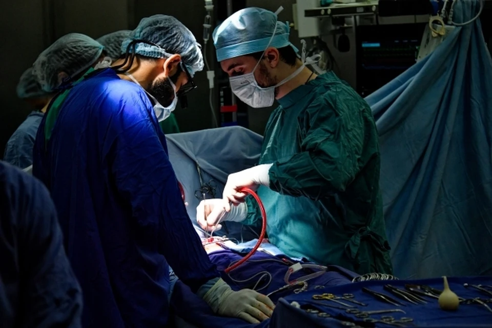Офтальмологи из Якутии провели операцию при свете телефонных фонариков
