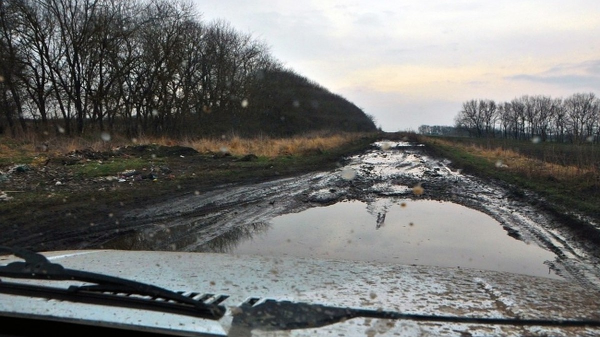 Дорогу размыло талыми водами: в Татарстане тело пенсионерки повезли в морг  в ковше трактора - KP.RU