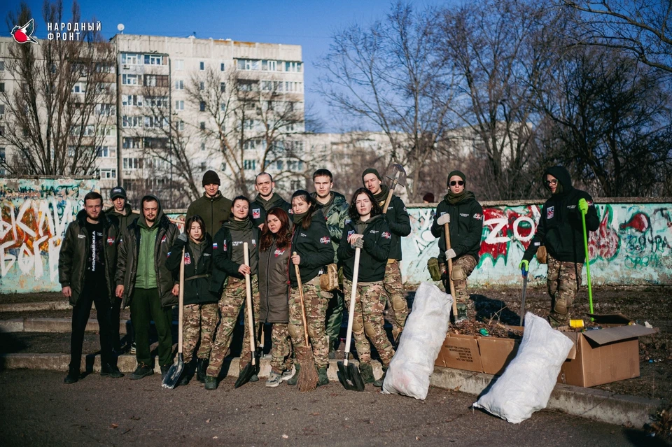 Помощь жителям Луганска. Фото: vk.com/molodezhkanf_lnr