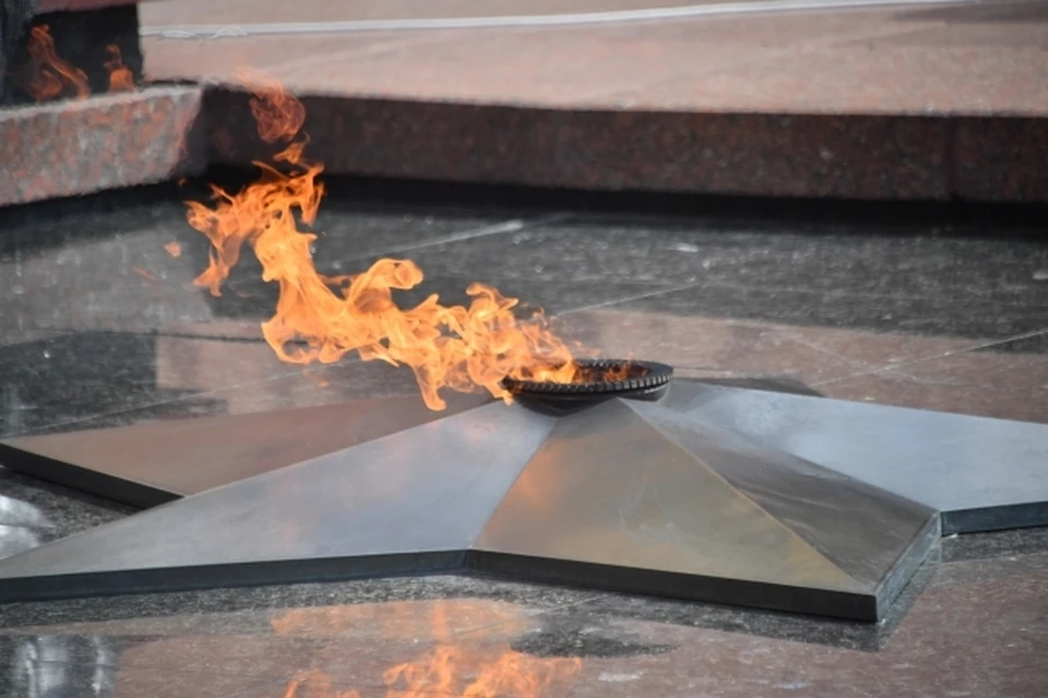 Школьники закидали камнями Вечный огонь в Нижнем Новгороде