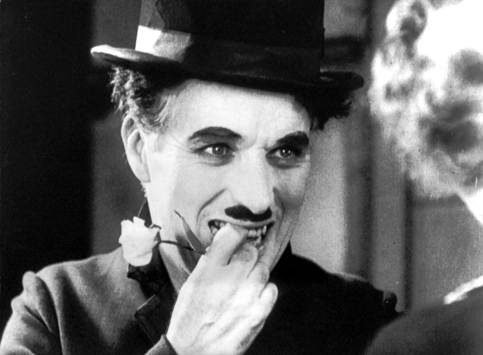 Чарли Чаплин в фильме «Огни большого города».