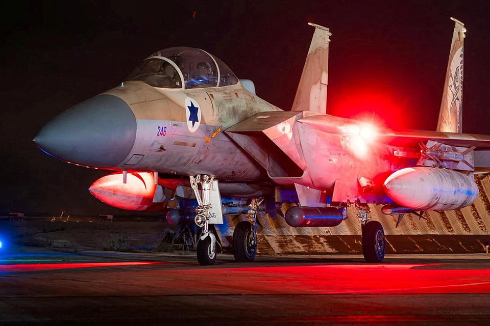 Истребитель F-15 ВВС Израиля во время операции по перехвату ракетной атаки Ирана.