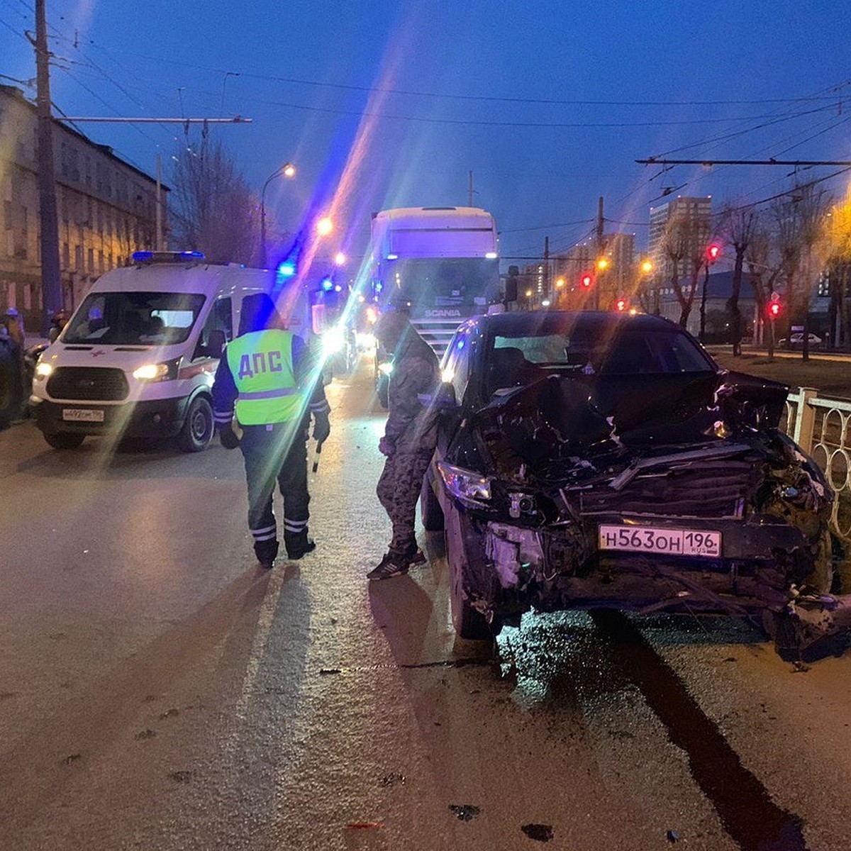 В Екатеринбурге полицейские устроили погоню за пьяным водителем - KP.RU