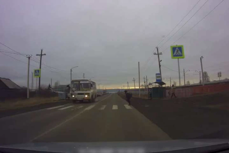 Женщина едва не сбила школьника на пешеходном переходе в Тулуне