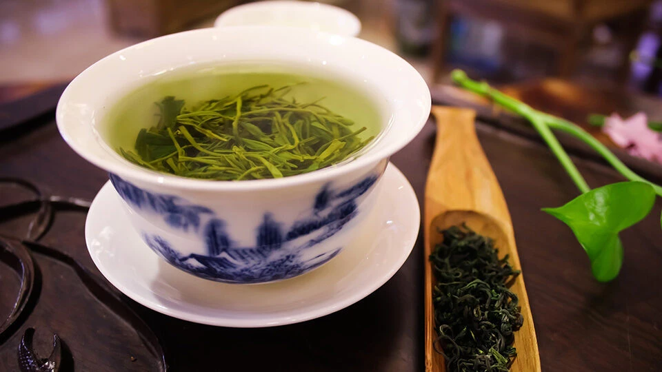 Зеленый чай богат антиоксидантами, которые помогают мозгу сохранять свои функции