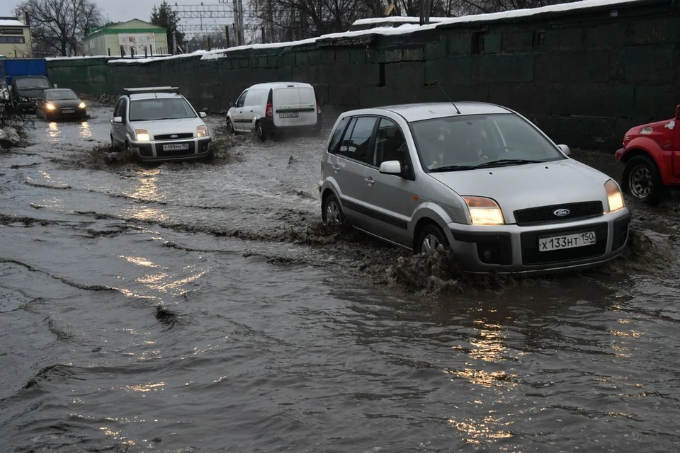 Дорога от двух поселков до райцентра обвалилась в Новосибирской области.