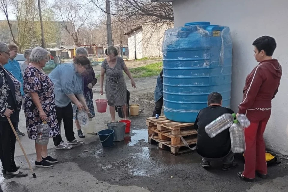 Глава города отметил, что питьевой воды в Орске достаточно. Фото: ТГ-канал Василия Козупицы