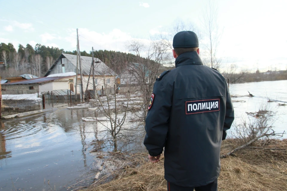 В паводок мирная и мелкая Барнаулка становится опасной и местами жуткой