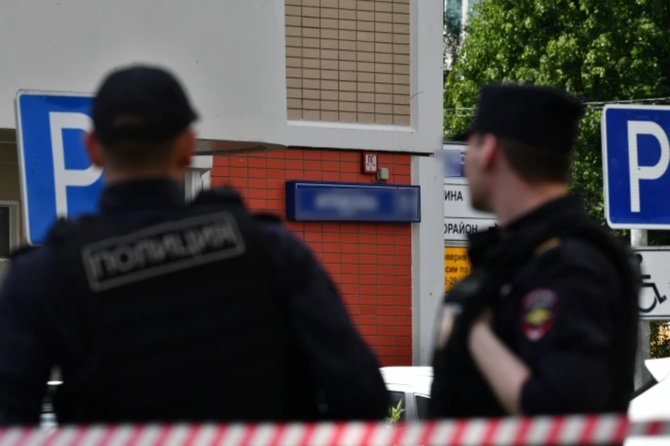 "Меры безопасности усилены, все, кому положено, их реализуют в полном объеме", - заверил губернатор.