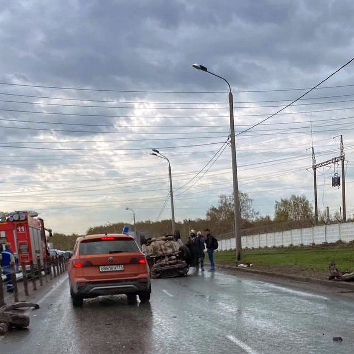 В Челябинске опрокинулась машина - KP.RU